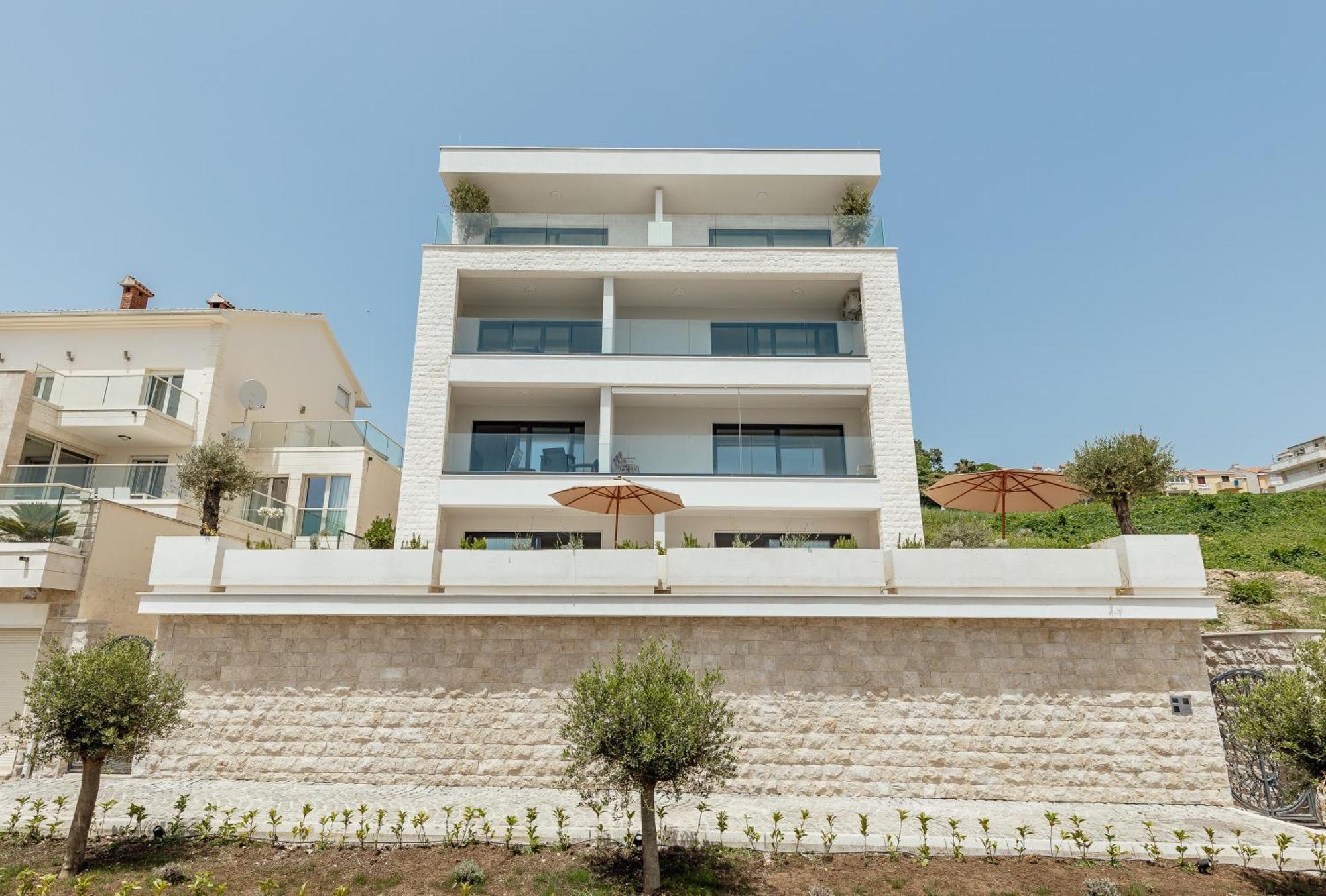 Savina Beachfront Oasis แฮร์เซ็ก-โนวี ภายนอก รูปภาพ