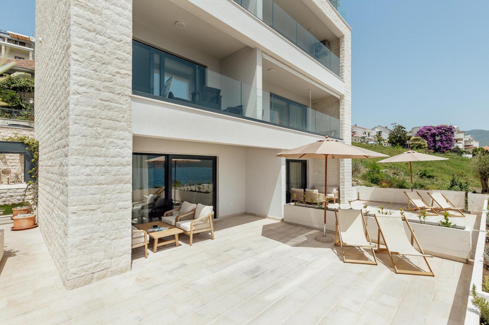 Savina Beachfront Oasis แฮร์เซ็ก-โนวี ภายนอก รูปภาพ
