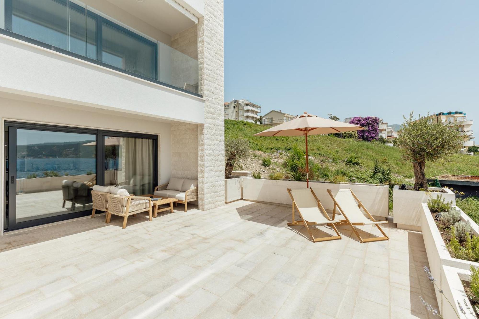 Savina Beachfront Oasis แฮร์เซ็ก-โนวี ภายนอก รูปภาพ