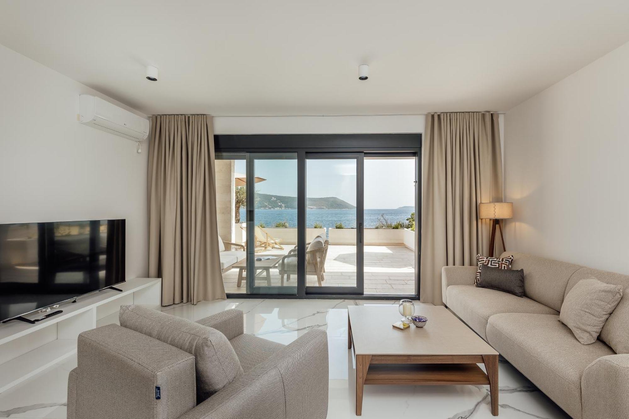 Savina Beachfront Oasis แฮร์เซ็ก-โนวี ภายนอก รูปภาพ
