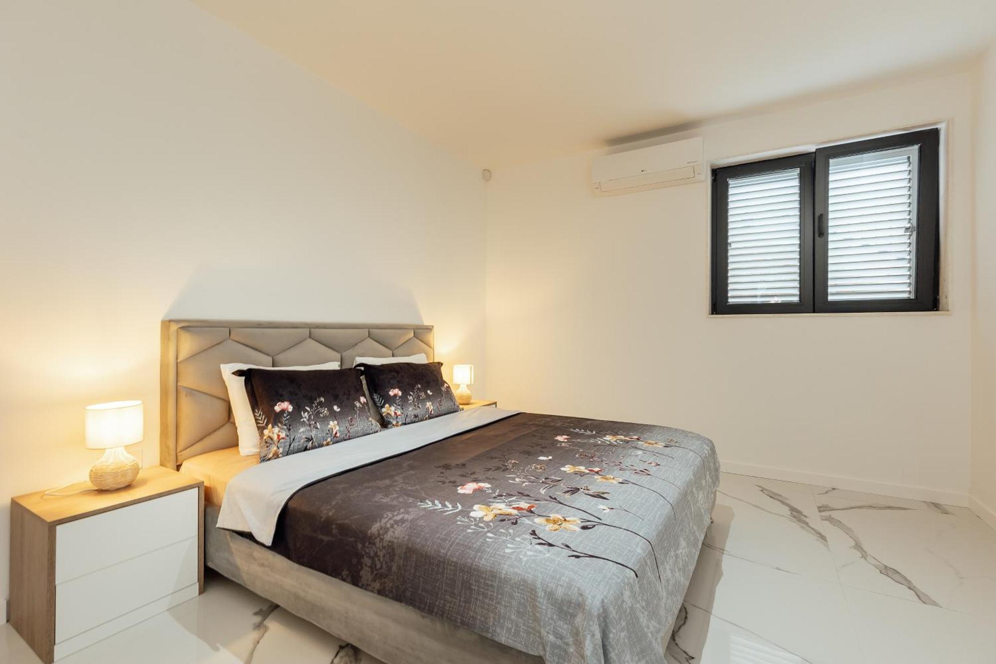 Savina Beachfront Oasis แฮร์เซ็ก-โนวี ภายนอก รูปภาพ