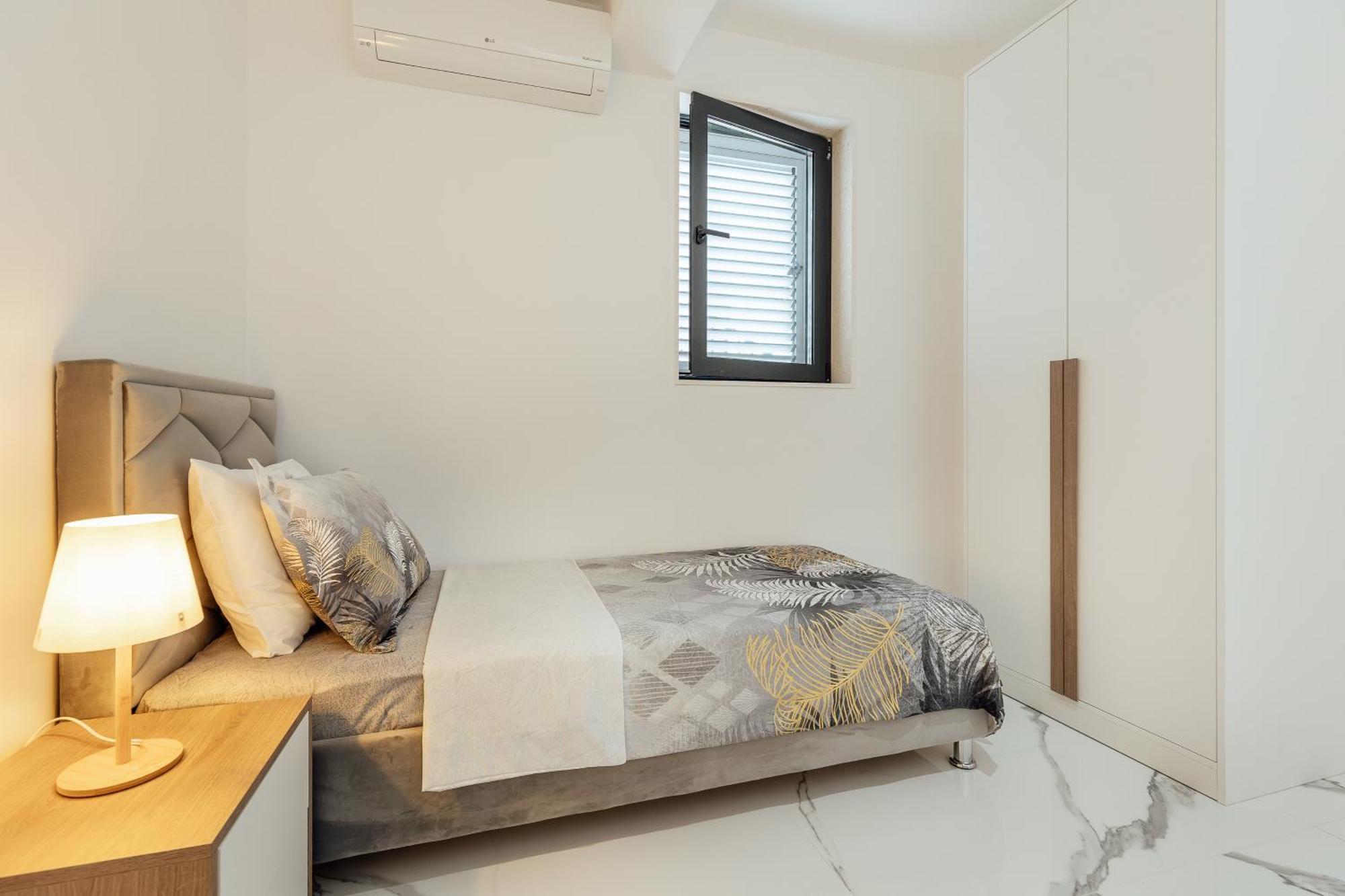Savina Beachfront Oasis แฮร์เซ็ก-โนวี ภายนอก รูปภาพ
