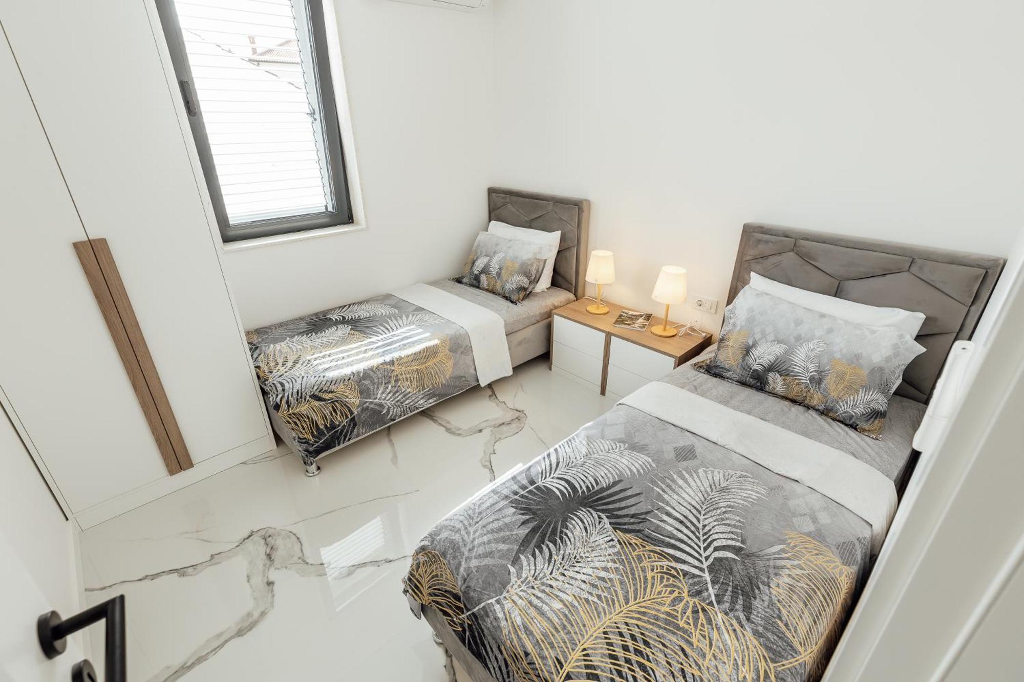 Savina Beachfront Oasis แฮร์เซ็ก-โนวี ภายนอก รูปภาพ