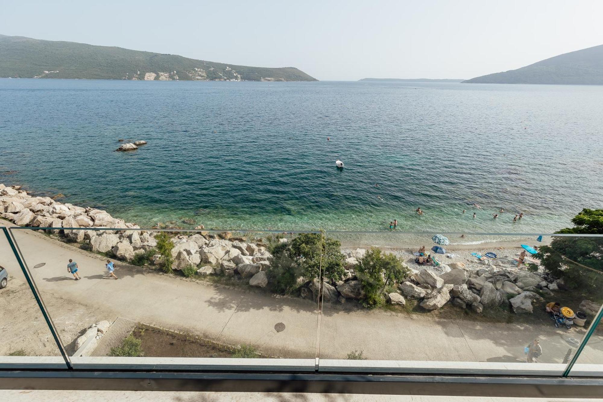 Savina Beachfront Oasis แฮร์เซ็ก-โนวี ภายนอก รูปภาพ