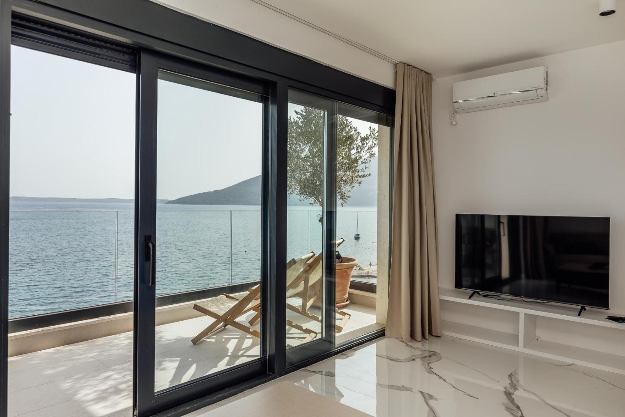 Savina Beachfront Oasis แฮร์เซ็ก-โนวี ภายนอก รูปภาพ