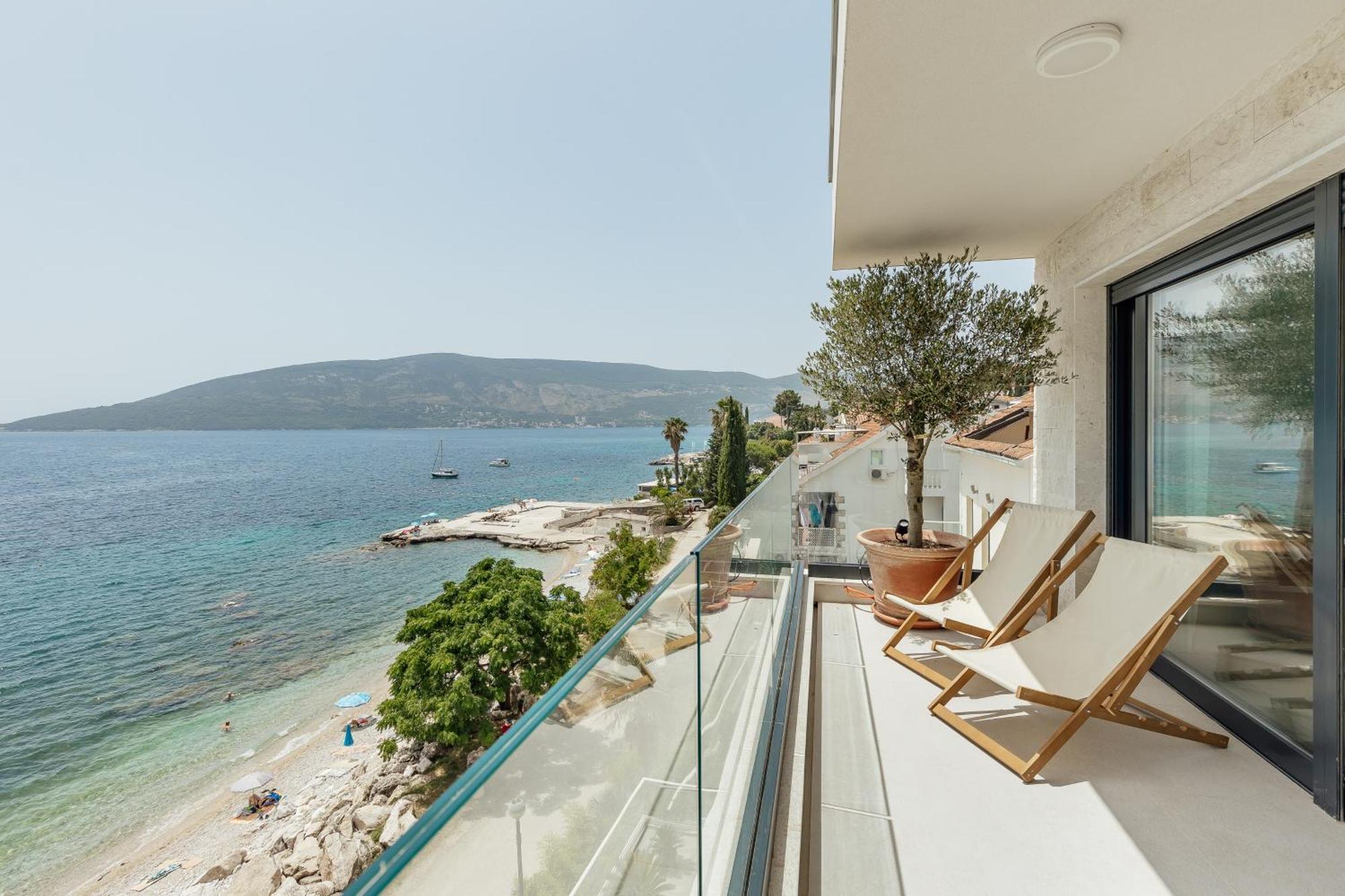 Savina Beachfront Oasis แฮร์เซ็ก-โนวี ภายนอก รูปภาพ