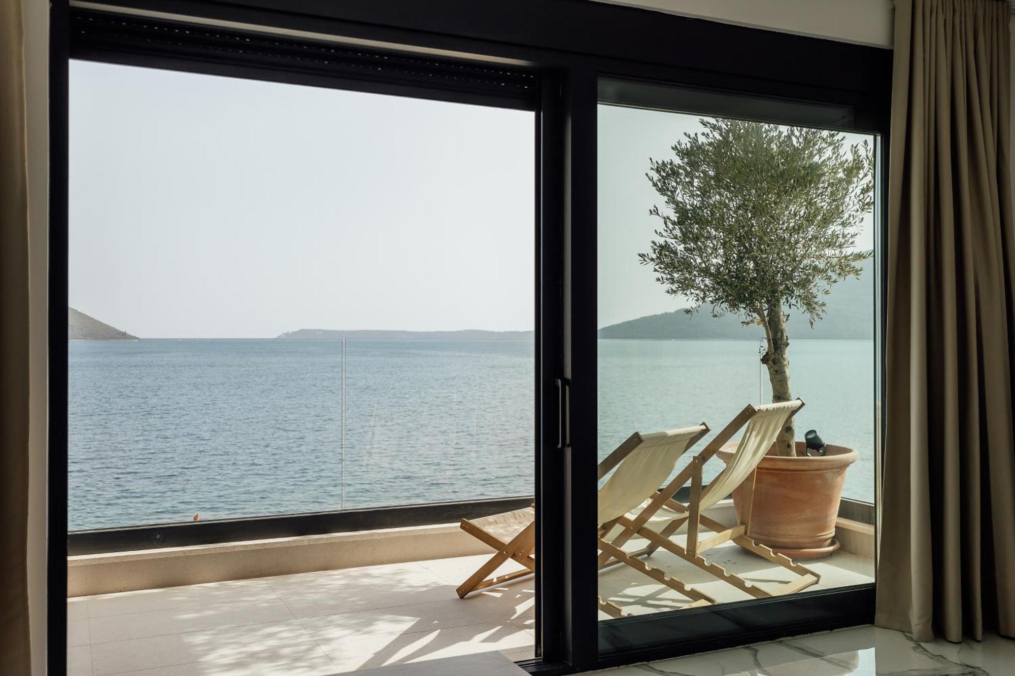 Savina Beachfront Oasis แฮร์เซ็ก-โนวี ภายนอก รูปภาพ
