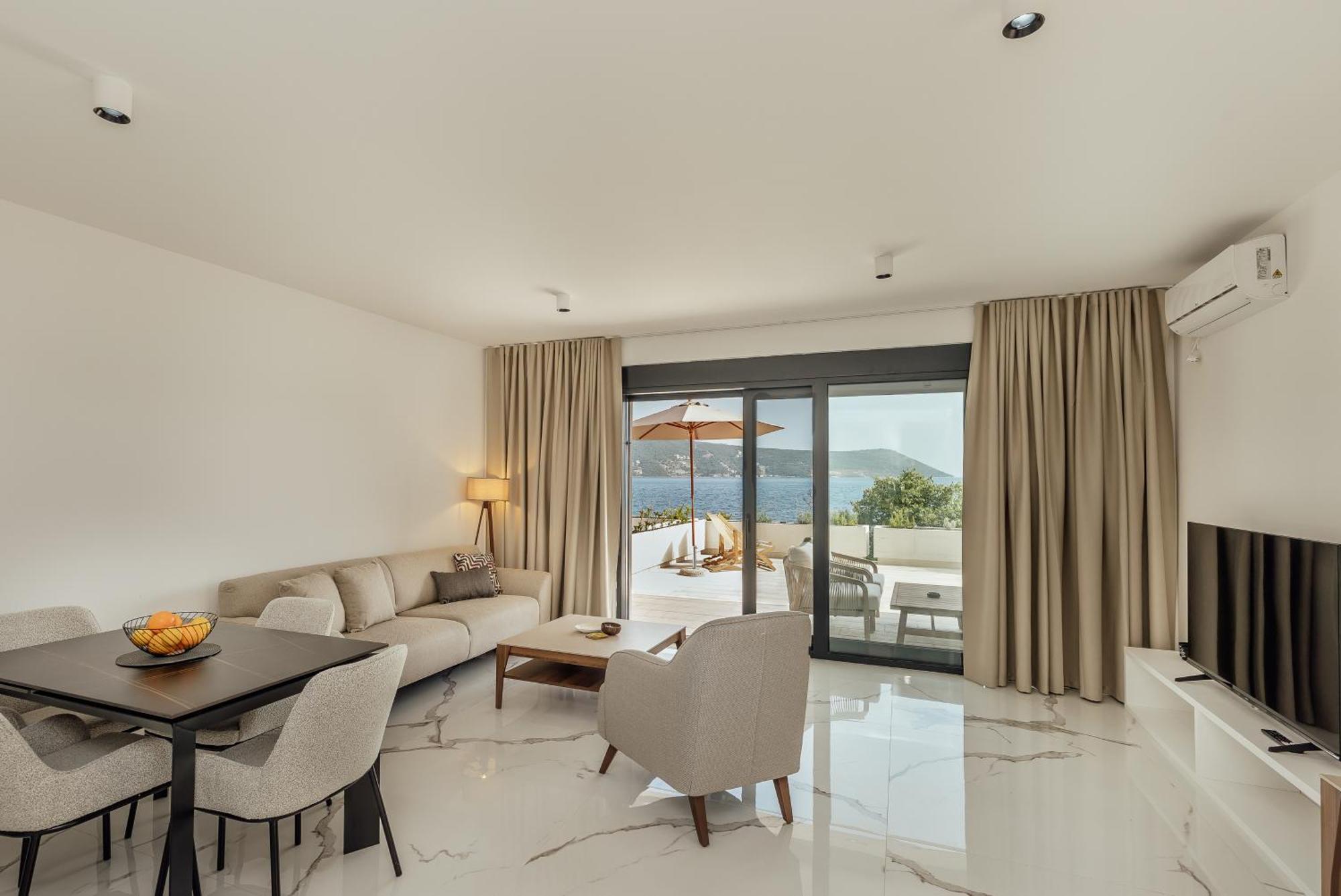 Savina Beachfront Oasis แฮร์เซ็ก-โนวี ภายนอก รูปภาพ