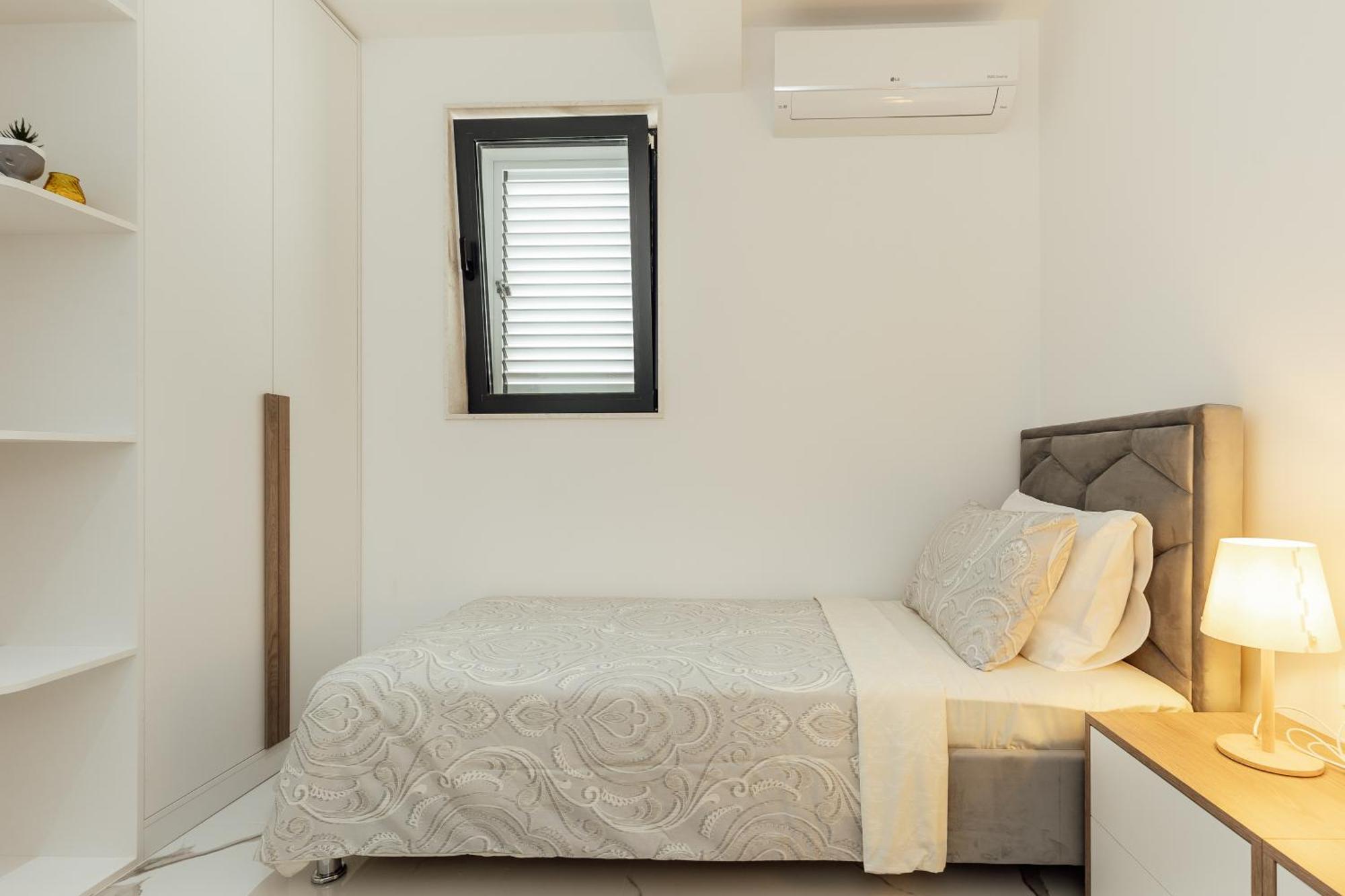 Savina Beachfront Oasis แฮร์เซ็ก-โนวี ภายนอก รูปภาพ