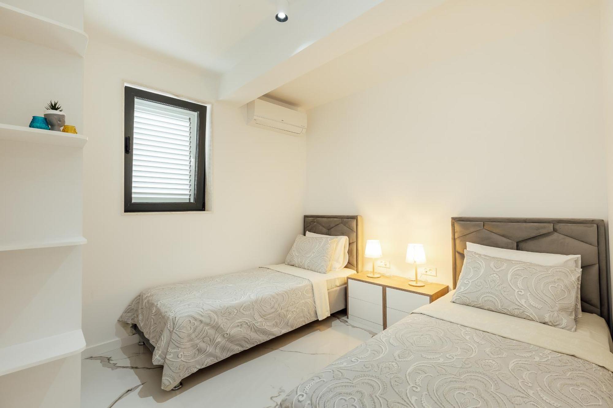 Savina Beachfront Oasis แฮร์เซ็ก-โนวี ภายนอก รูปภาพ