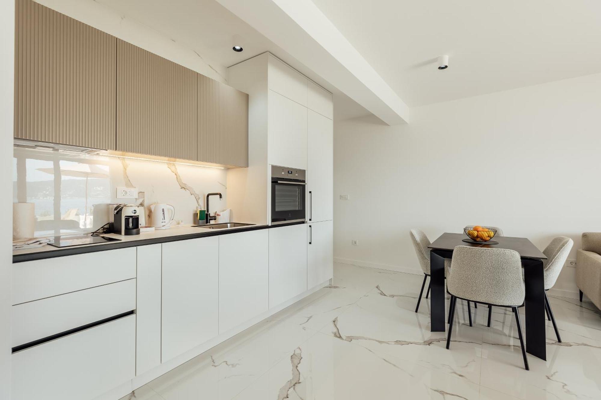 Savina Beachfront Oasis แฮร์เซ็ก-โนวี ภายนอก รูปภาพ
